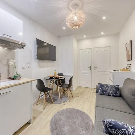 Parisien Proche Tour Eiffel - 3 Min Metro Apartment Paris